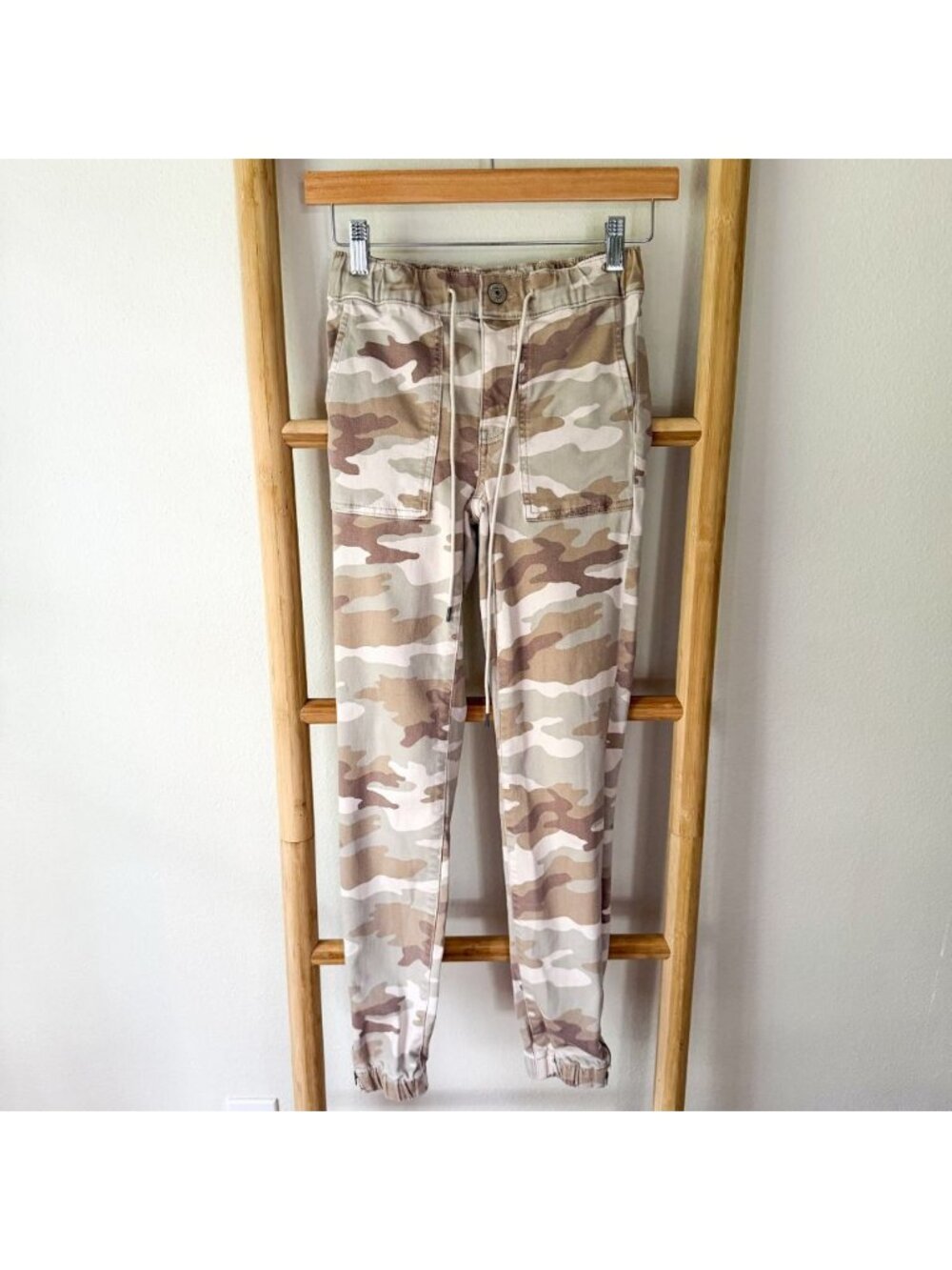 American Eagle Next Level Stretch Camo Jogger Pants Cream Tan Women’s Size 000